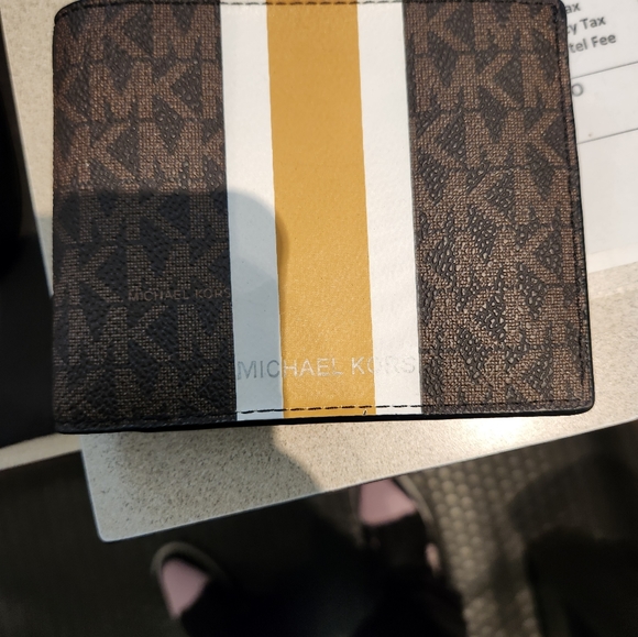 Michael Kors Wallet - Picture 5 of 6